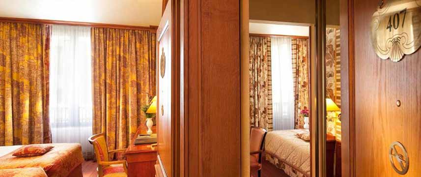 L` Horset Opera Family Room